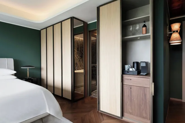 1 Bedroom, Junior Suite, Sheraton Lake Como Hotel 1/4
