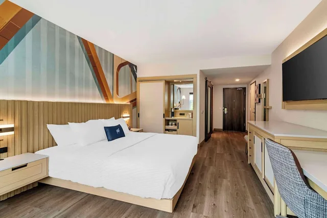 غرفة بسرير كينج لذوي الإعاقة، Cambria Hotel North Conway 2/4