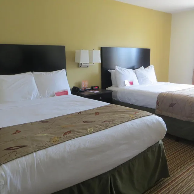 1 Bedroom, Suite, Ramada by Wyndham Wisconsin Dells 2/5