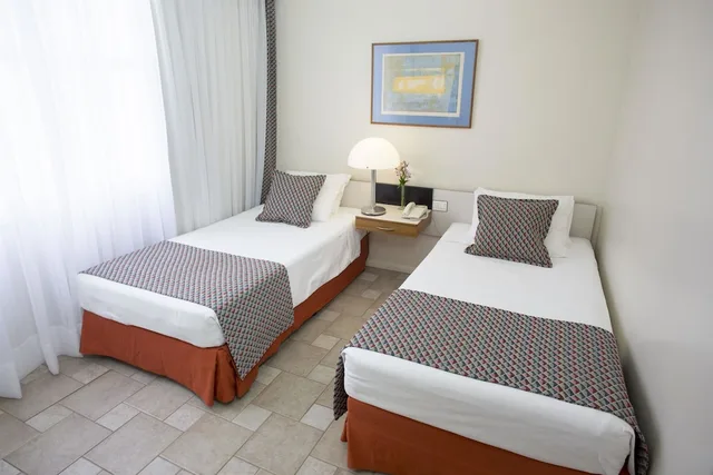 غرفة قياسية، Savoy Othon 1/10