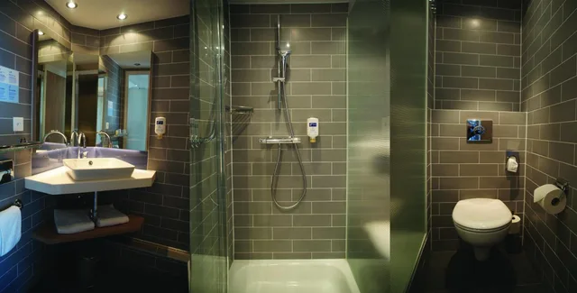 غرفة قياسية بسرير كوين، HOLIDAY INN EXPRESS ZURICH AIRPORT 3/4