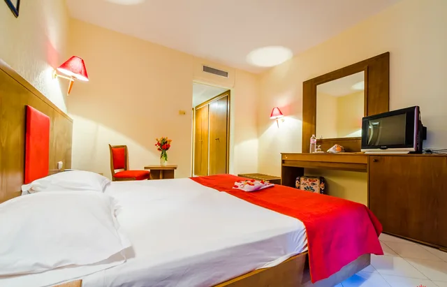 غرفة قياسية ثلاثية، Houria Palace 2/8
