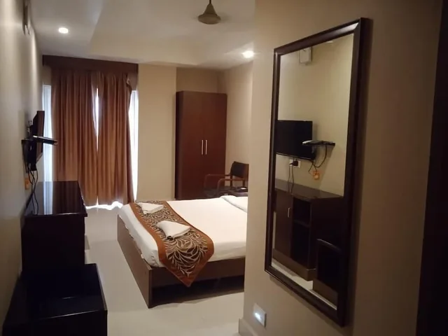 Super, Deluxe, King Bed, Hotel Shree Hari Grand 2/5