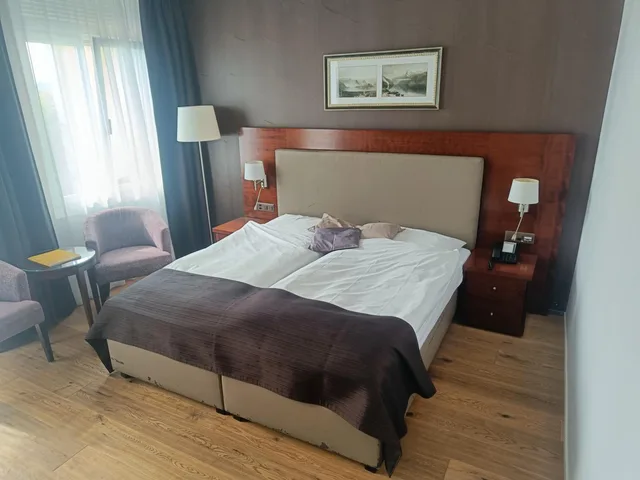 غرفة سوبيريور بسرير مزدوج أو سريرين منفصلين بإطلالة على البحيرة، Romantik Hotel Beau Rivage 1/2