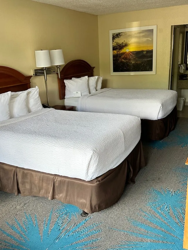 Room, 2 Double Beds, Days Inn by Wyndham Asheville West 3/8