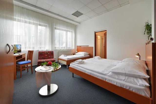 غرفة ثلاثية، Ea Hotel Populus 2/5