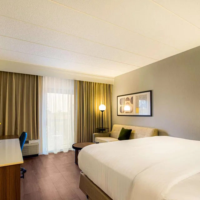 غرفة بسرير كينج مع أريكة، Sonesta Select Philadelphia Airport 2/9