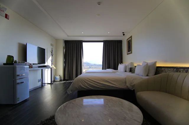 غرفة قياسية بسرير مزدوج وسرير فردي، Hotel Gite 2/10