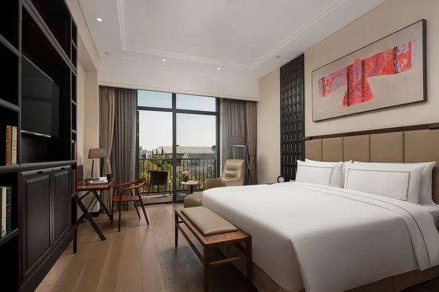 غرفة ديلوكس بسرير كينج بشرفة، DoubleTree by Hilton Shanghai Hongqiao 1/2