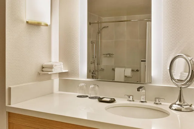 غرفة بسريرين كوين، Sheraton Portland Airport Hotel 3/5