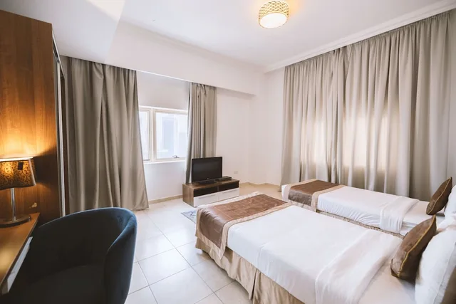 جناح بسرير كينج وسريرين منفصلين وسرير كوين بـ3 غرف نوم، Magnum Hotel and Suites West Bay 2/3