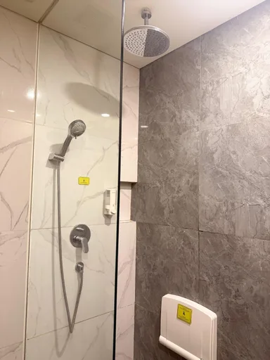 Happiness, Double Bed، Maxone Hotel Jayapura 4/4