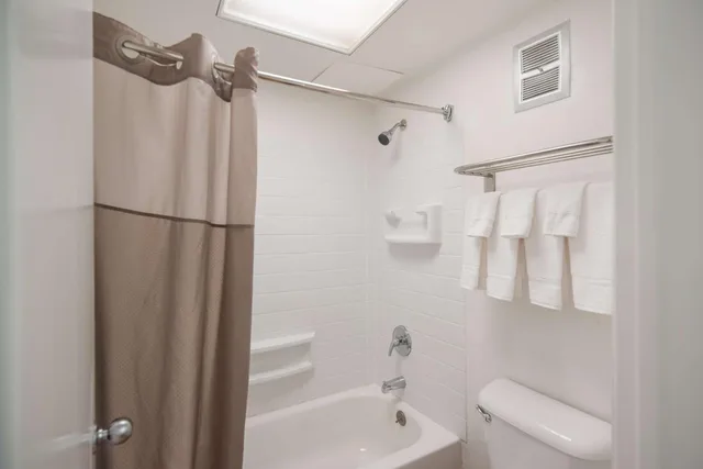 2 Queen Beds - Mobility Accessible Tub Nsmk، Motel6 Colorado Springs, CO - Air Force Academy 9/9