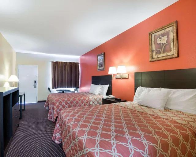 غرفة بسريرين كوين، Rodeway Inn & Suites Humble IAH 1/7