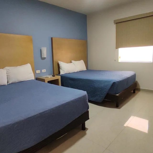 Room, Twin Beds, Capital Hotel 1/7
