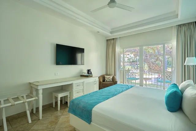 غرفة عائلية بسرير كينج بإطلالة على المسبح، Tamarindo Diria Beach Resort 4/10