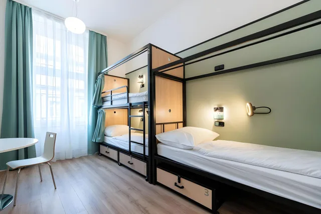 Female Dorm, Female Only, Basic, 3 Beds، LUMA TERRA PRAGUE HOSTEL 1/1