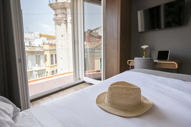 غرفة سوبيريور بسرير مزدوج بإطلالة على المدينة بشرفة، Malaga Premium Hotel 1/5