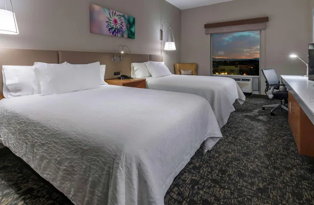 غرفة بريميوم بسرير مزدوج، Hilton Garden Inn Arvada Denver, CO 1/2
