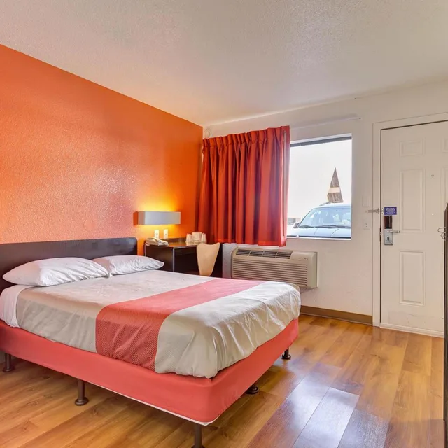 1 Queen Bed - Nsmk، Motel6 Santa Rosa - South 1/10