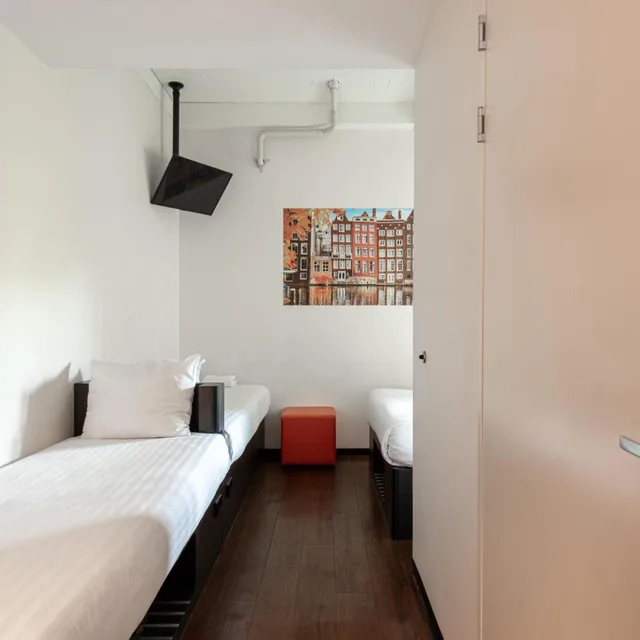 غرفة ثلاثية لذوي الإعاقة، easyHotel Amsterdam City Centre 2/10