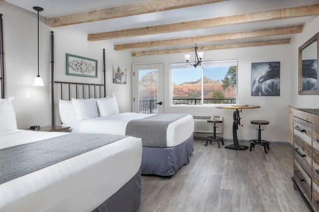 غرفة بسريرين كوين، Sky Ranch Lodge 2/3