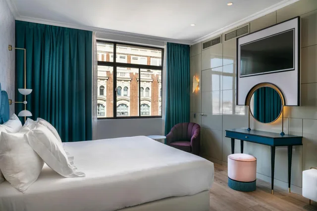 Room, Double Bed, Gran Via View، Vincci Capitol 1/8