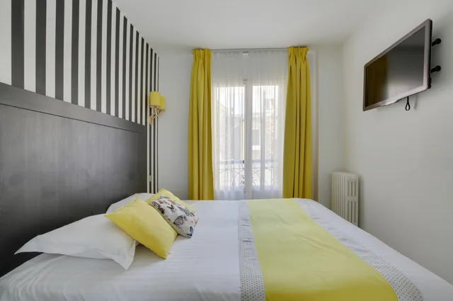 غرفة ديلوكس بسرير كوين، Hotel Riviera Elysees 1/1