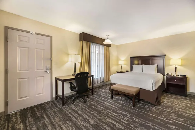 غرفة بسرير كوين بحوض استحمام لذوي الإعاقة، Best Western Frontier Motel 5/7