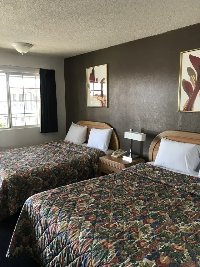 Executive, Single, 2 Queen Beds, Courtyard View, Courtyard Area، ECONOMY INN BARSTOW 4/10