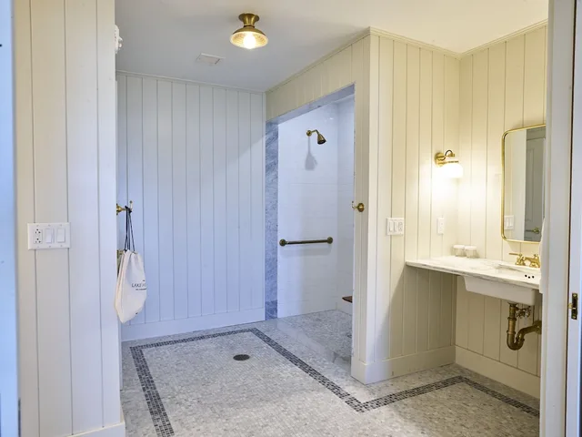 Lake, Premium, 2 Queen Beds, Accessible، The Lake House on Canandaigua 4/5