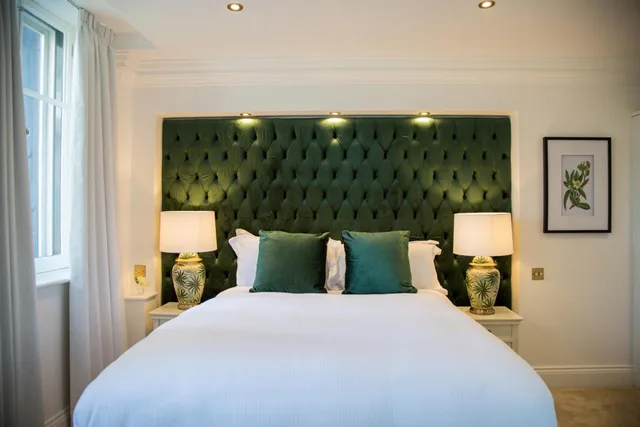 Emerald, The Hotel Chester 5/10