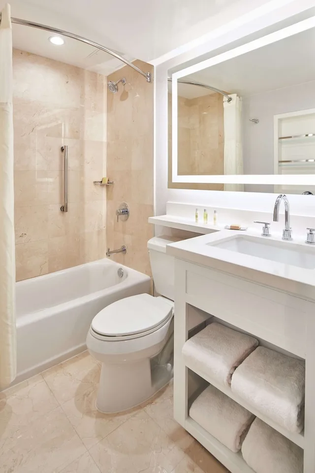 غرفة قياسية بسريرين مزدوجين، Doubletree By Hilton Torrance South Bay 2/3