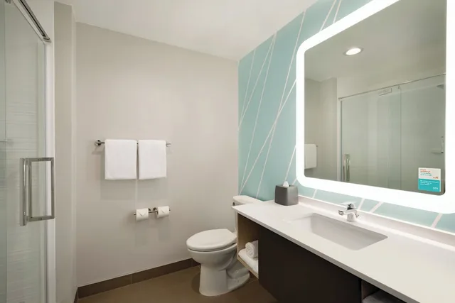 غرفة قياسية بسريرين كوين لذوي الإعاقة، avid hotel Harrisburg NE - Hershey Area by IHG 2/3