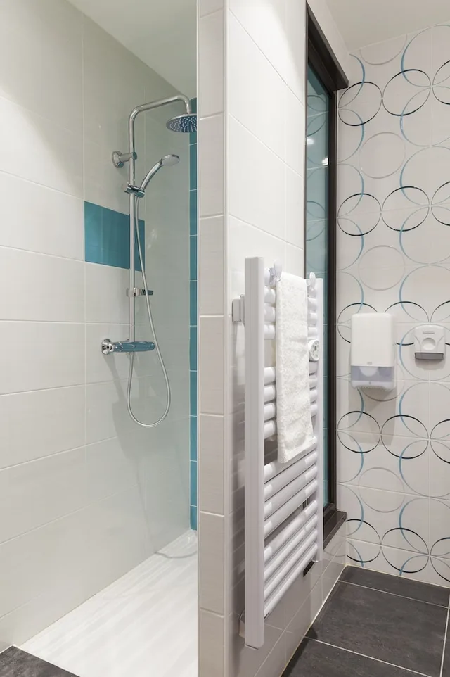 غرفة بسرير كينج، Brit Hotel Figeac 8/8