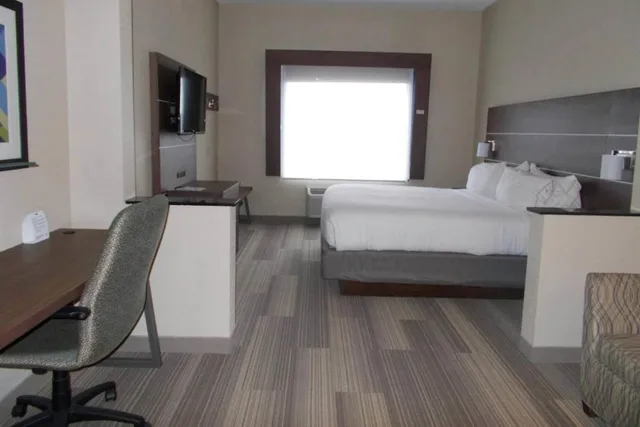 جناح بسرير كينج مع أريكة لذوي الإعاقة، Comfort Inn & Suites Miami - Route 66 2/4