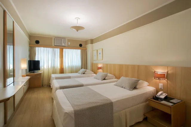 غرفة فاخرة بسرير كينج بحوض استحمام، Mirasol Copacabana Hotel 4/10