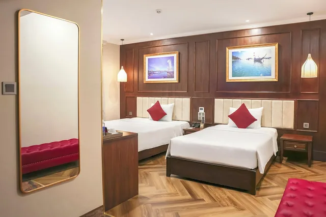 غرفة ديلوكس بسريرين منفصلين بحوض استحمام، Golden Lotus Luxury Hotel Da Nang 5/8