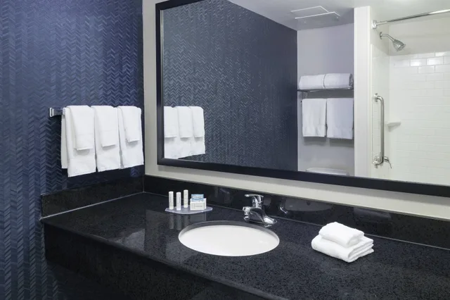 Room, King Bed, Accessible, Fairfield Inn & Suites Kansas City Overland Park 3/4