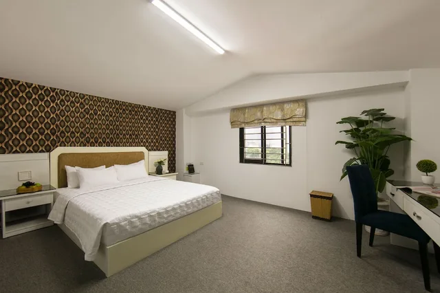 غرفة أساسية صغيرة بسرير كوين بإطلالة على البحيرة، Kingly Hotel 1/3