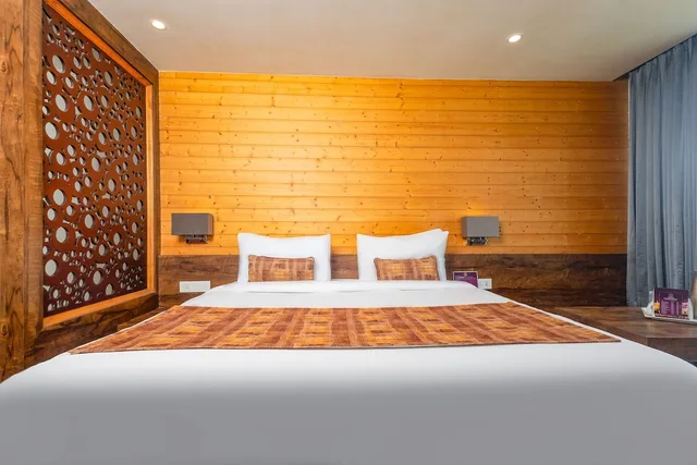 Executive, Double Bed, Yashshree Sanderling 9/10