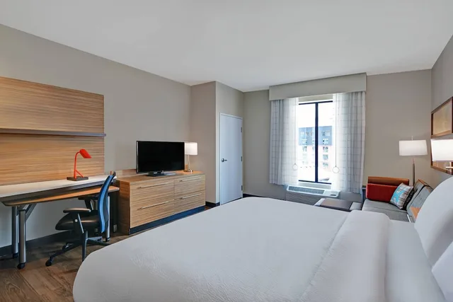 استوديو بسرير كينج مع أريكة لذوي الإعاقة، TownePlace Suites by Marriott Indianapolis Downtown 1/4