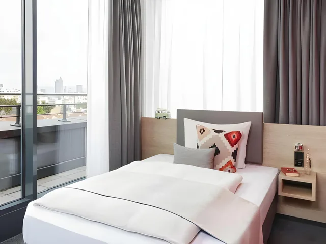Semi Room, Business, French, Semi Double Bed، Derag Livinghotel Frankfurt 1/3