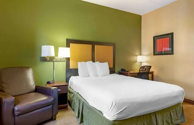 استوديو بسرير كوين، Extended Stay America Chicago - Darien 2/3