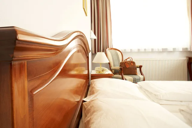 Economy, Double Bed, Street Side View, Das Grune Hotel Zur Post - 100 Bio 8/10
