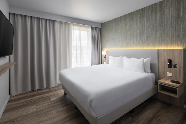 جناح بسرير كينج بغرفة نوم واحدة مع أريكة، Residence Inn Paris Charles de Gaulle Central Airport 2/4