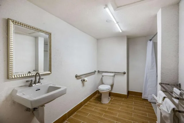 Room, Double Bed, OYO Hotel Orlando Airport 4/4