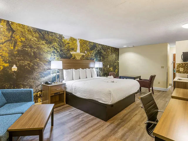 جناح بسرير كينج، Clarion Pointe Savannah Gateway I-95 1/2