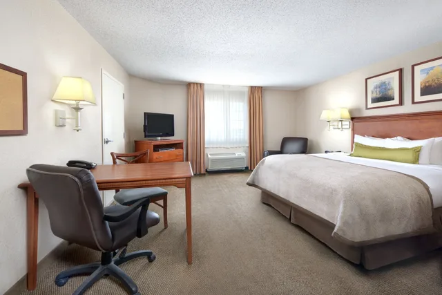 جناح بسرير كوين، Candlewood Suites Kenosha 2/5