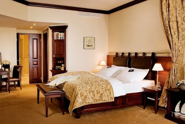 Ocean, Suite, Twin Beds, Beach View، Yachthafenresidenz Hohe Duene 1/5